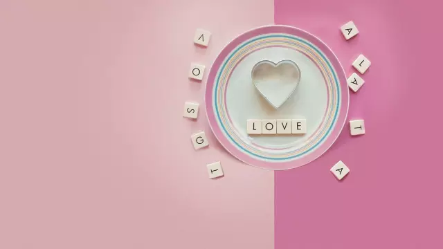 LOVE字样餐盘